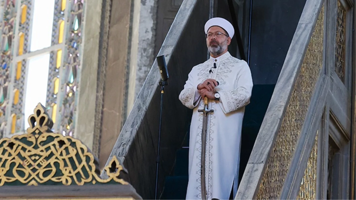 Ali Erbaş elinde kılıçla Filistin için hutbe okudu