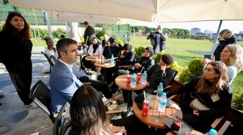 Danimarka'lı öğrenciler sordu  Gökhan Yüksel yanıtladı