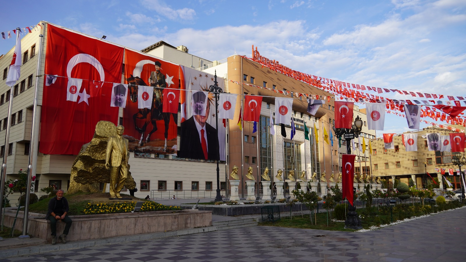 Keçiören sokakları Türk bayraklarıyla donatıldı