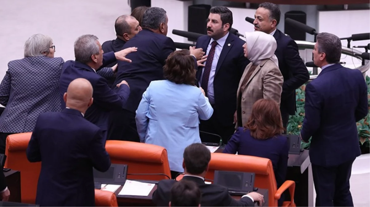 Kılıçdaroğlu'nun vatandaşlara attığı toplu SMS, TBMM'yi karıştırdı