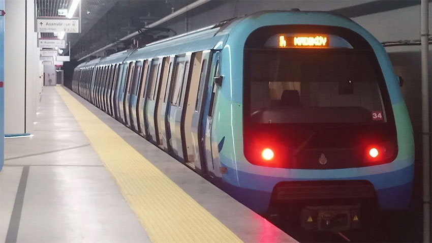 İstanbul'da metro arızası çileden çıkardı