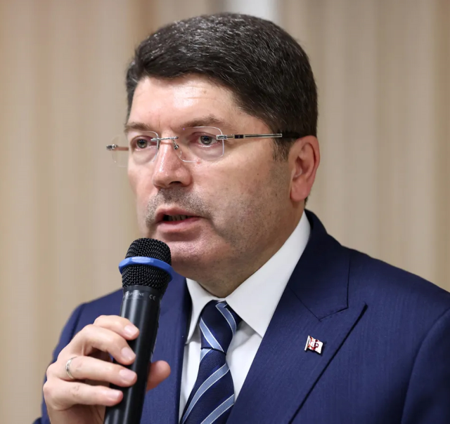 Bakan Tunç'tan, Özel'in 