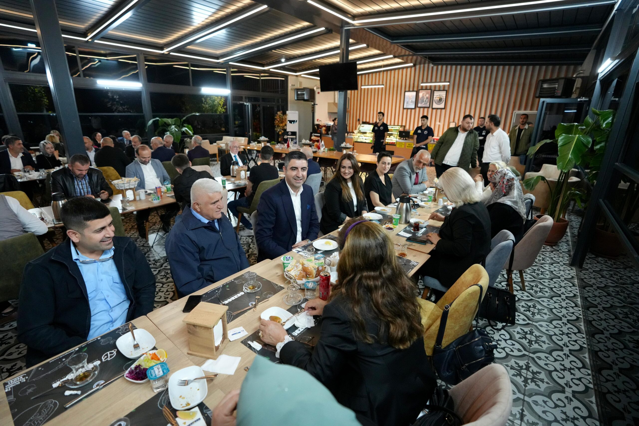Kartal Belediyesi’nden muhtarların onuruna yemek