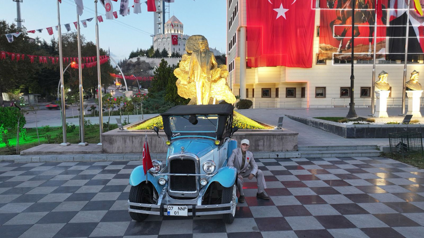 Atatürk’ün kullandığı araba Keçiören'de sergileniyor