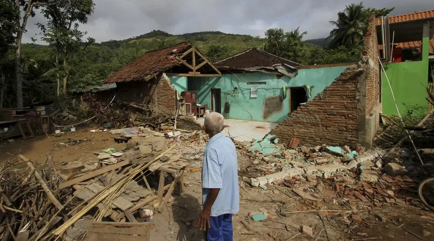 Endonezya'da 7,1 büyüklüğünde deprem