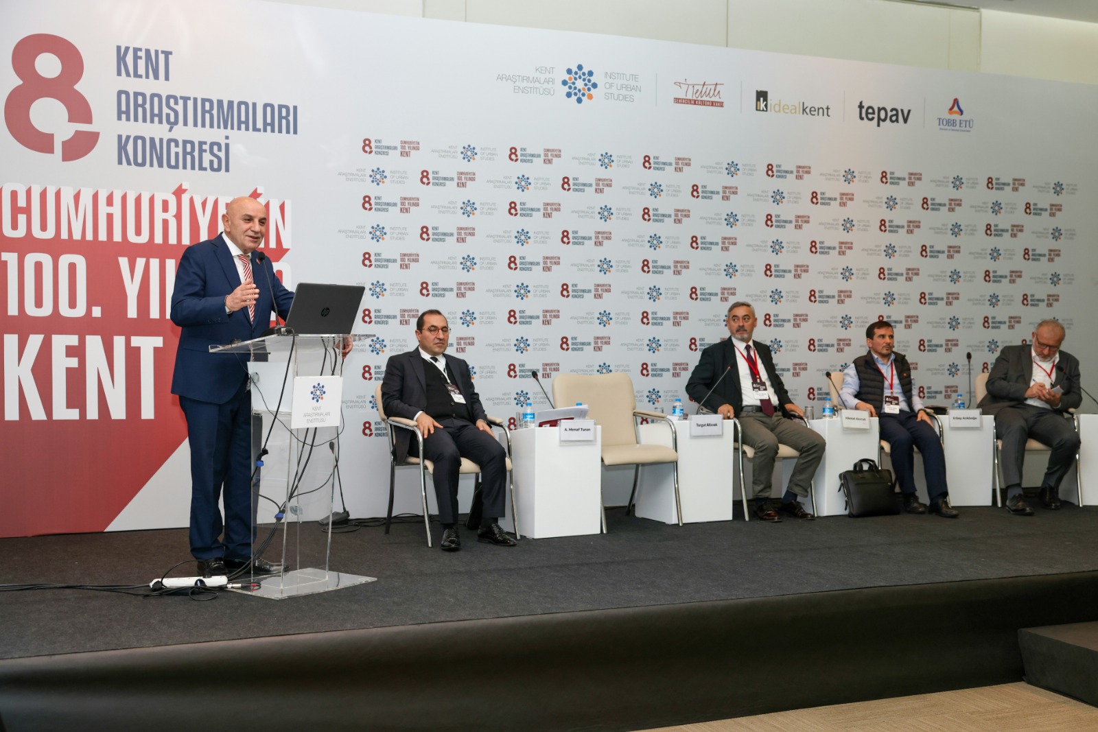 Başkan Altınok 8'inci kent araştırmaları kongresine katıldı