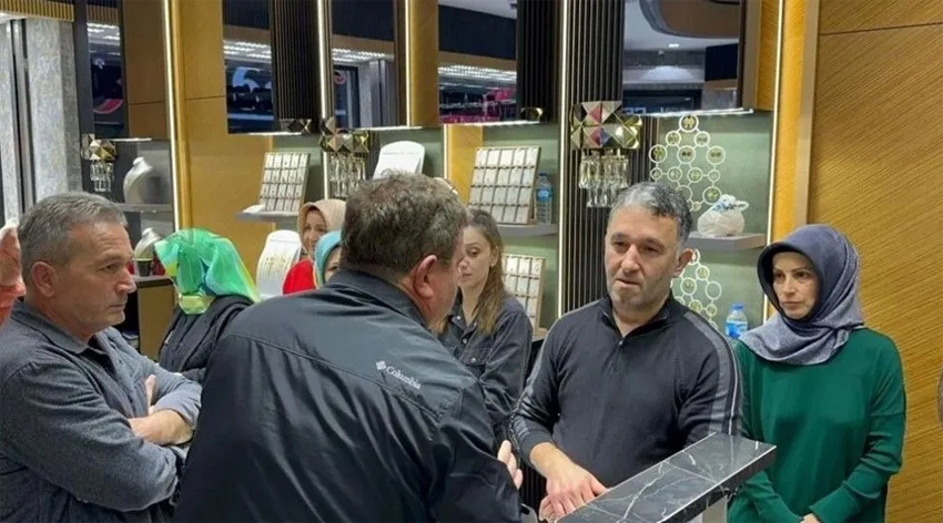 Dilan Polat dedikodusu ilçeyi karıştırdı!
