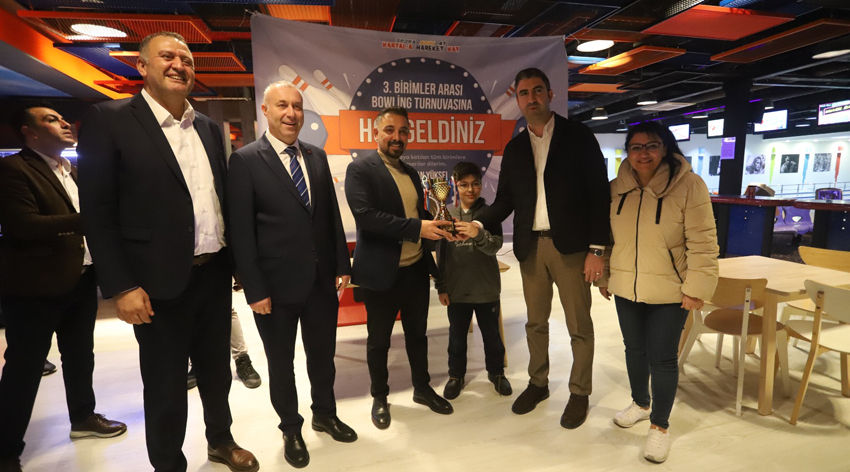 Kartal Belediyesi Bowling Turnuvası’nda kupalar Yüksel'in elinden alındı