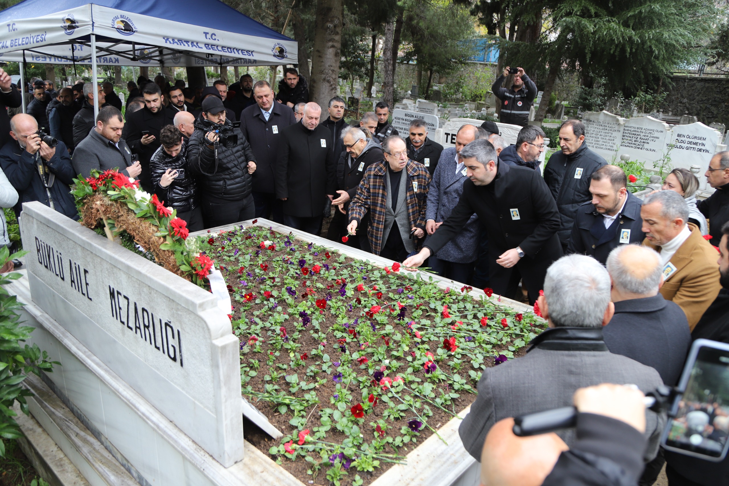Merhum Başkan Mehmet Ali Büklü mezarı başında anıldı