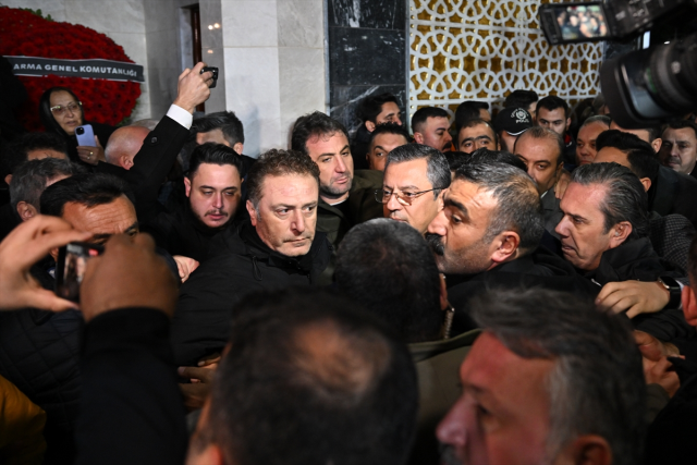 Özel'den şehit cenazesindeki provokasyonla ilgili açıklama: AK Parti'ye yakın isimler telefonla arayıp uyarmıştı