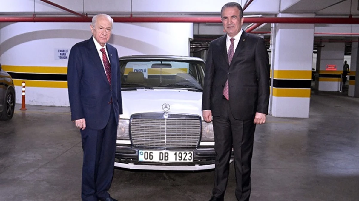 Devlet Bahçeli milletvekiline klasik otomobil hediye etti