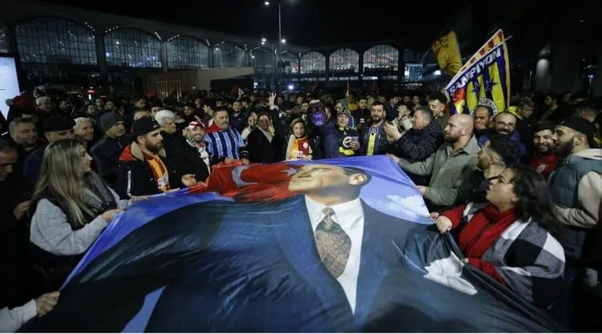 Galatasaray ve Fenerbahçe İstanbul'a geldi!