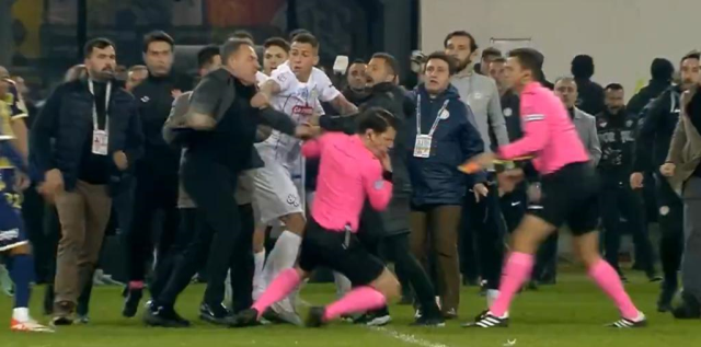 Saldırgan başkan meğer Fair Play ödülü almış!