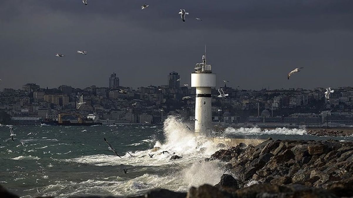 AKOM'dan İstanbul için fırtına uyarısı