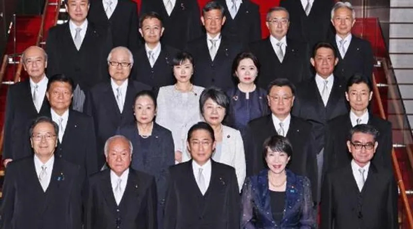 Japonya'da istifa rüzgarı!