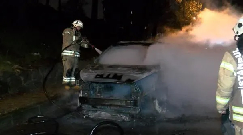 Kartal'da otomobil alev alev yandı