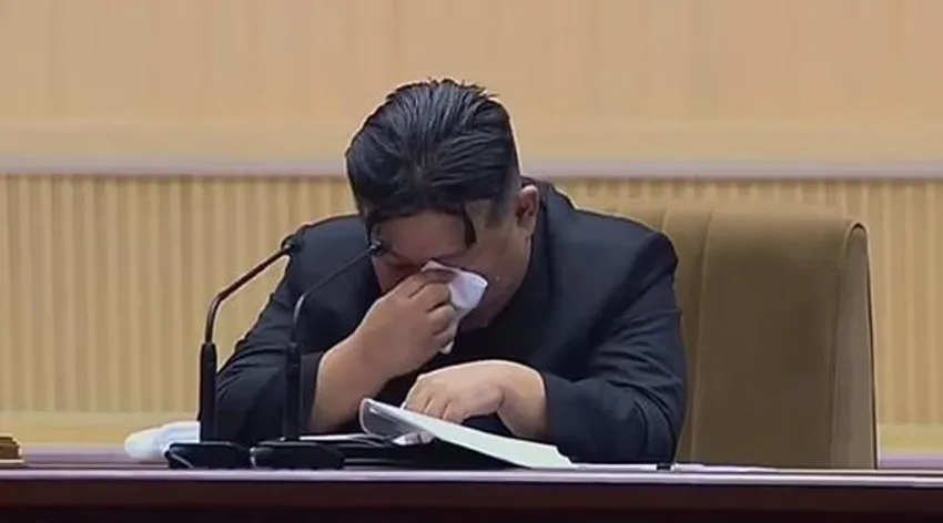 Kuzey Kore lideri Kim gözyaşlarına hakim olamadı