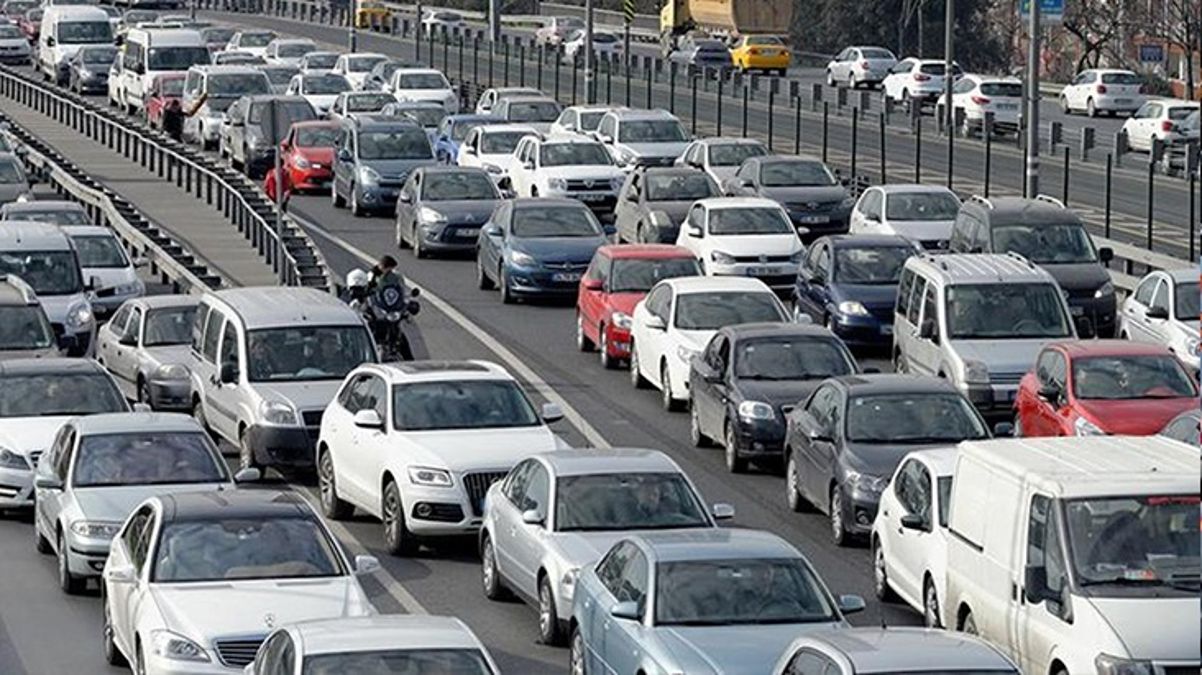 İstanbul trafiğinde okul servisleri yoğunluğu