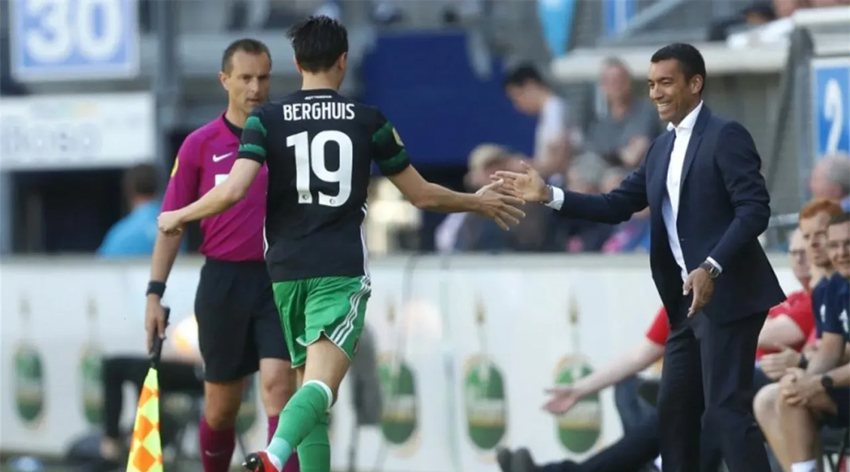 Beşiktaş'ın yeni hocasından bomba hediye!