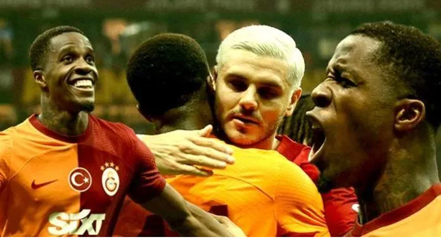 Galatasaray'da taraftar 3 isme isyan etti!