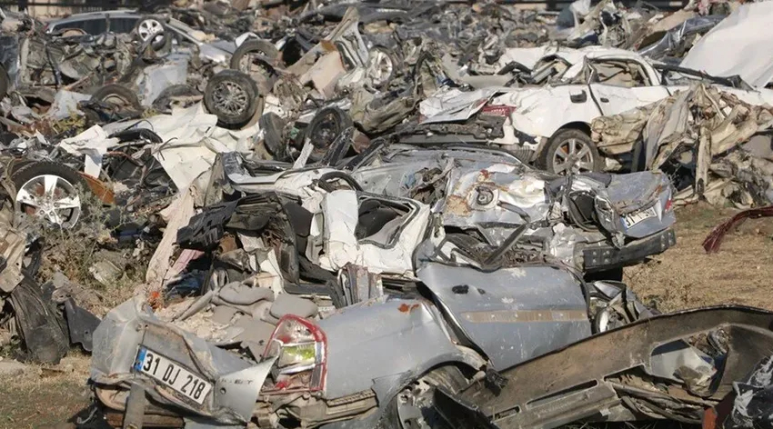 Hatay'da enkazdan çıkarılan 18 bin 931 araç sahiplerine teslim edildi