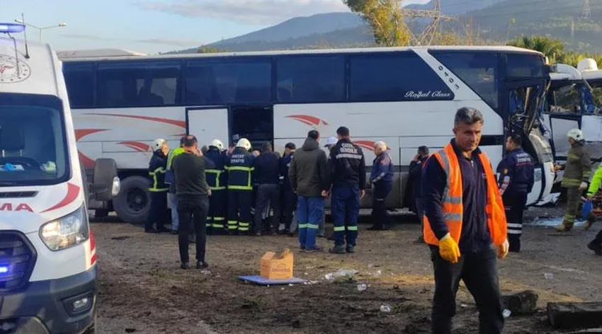 Hatay'da feci kaza! 1'i ağır 18 yaralı var