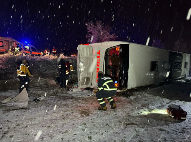 Kastamonu’da yolcu otobüsü tarlaya devrildi! 6 ölü 33 yaralı