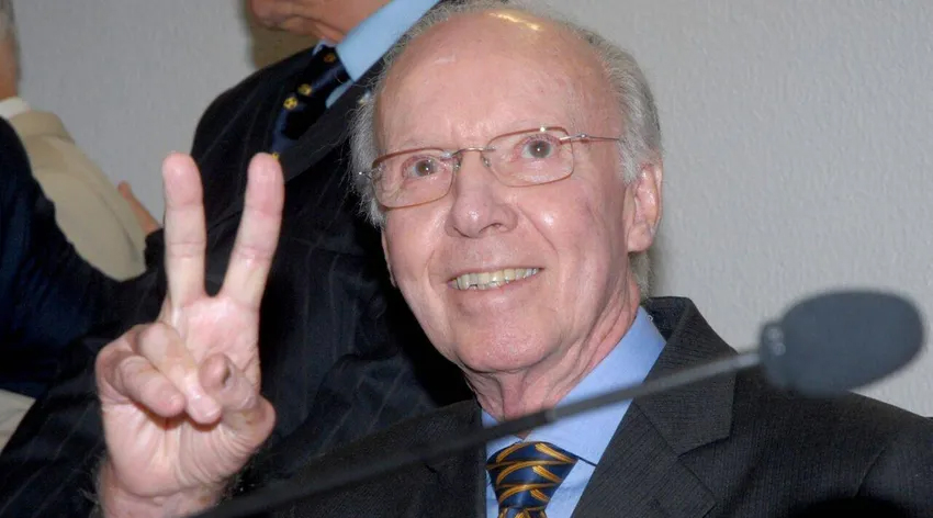 Brezilya'nın futbol efsanesi Mario Zagallo hayatını kaybetti