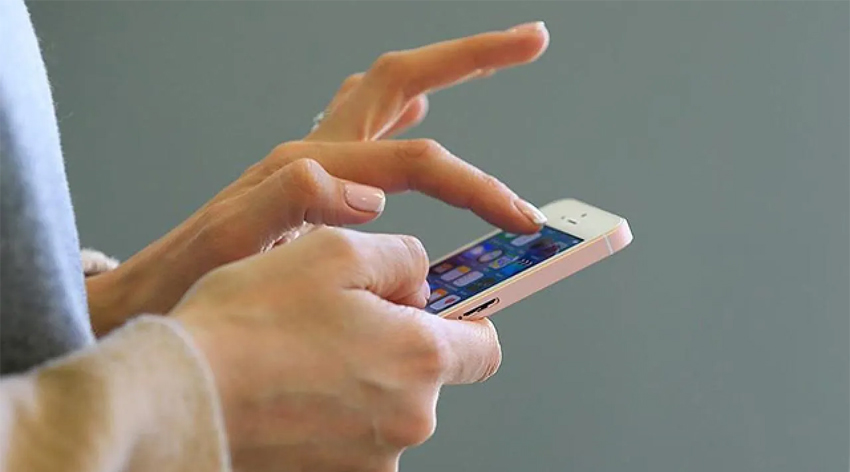 Okullarda akıllı telefonlar yasaklanıyor!