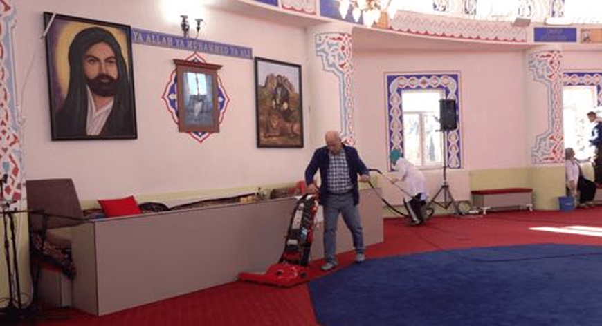 Tuzla Belediyesi ibadethaneleri temizliyor