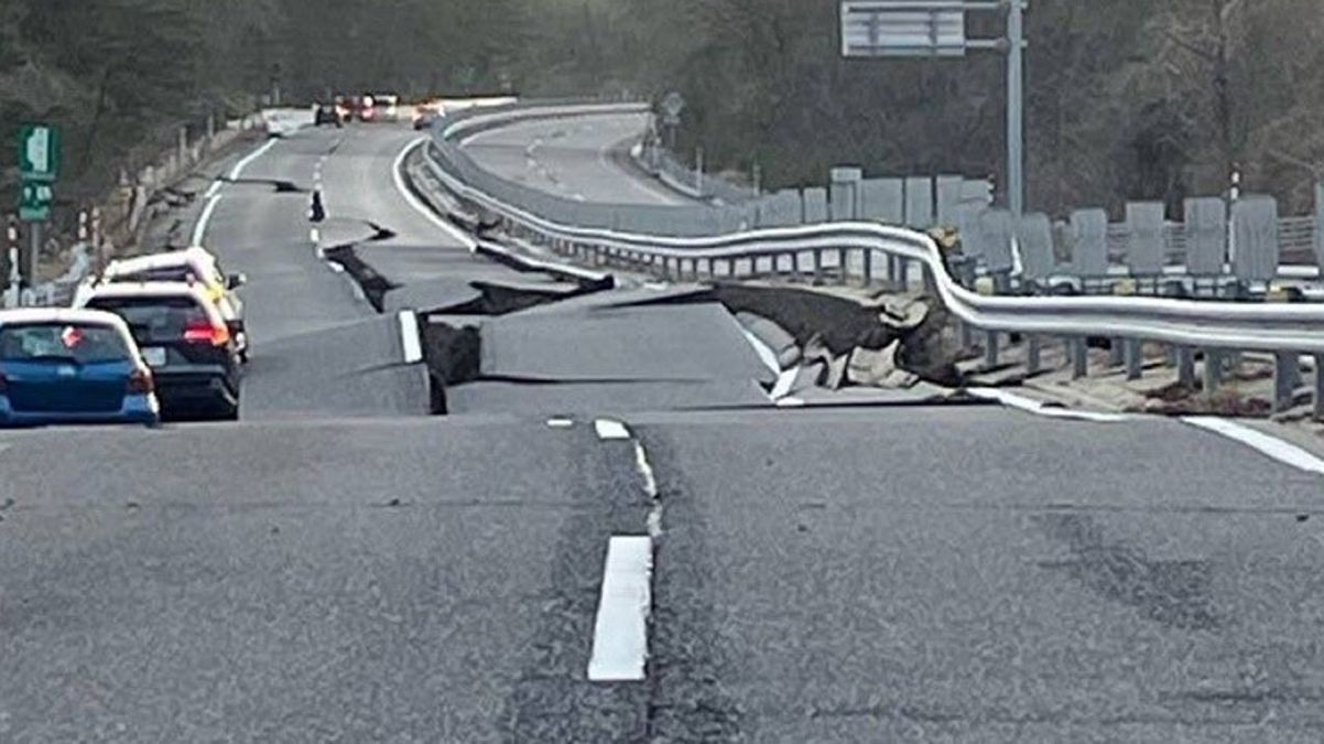 Japonya'da depremlerin ardından tsunami böyle geldi