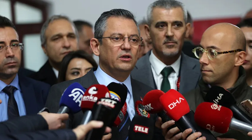 Özgür Özel'den Lütfü Savaş açıklaması