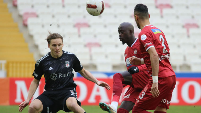 Beşiktaş Sivasspor'a deplasmanda yenildi