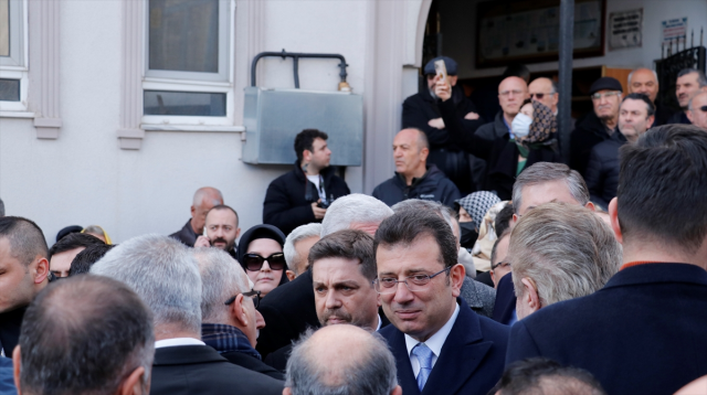 Akşener ve İmamoğlu afiş krizinin ardından ilk kez cenaze töreninde bir araya geldi
