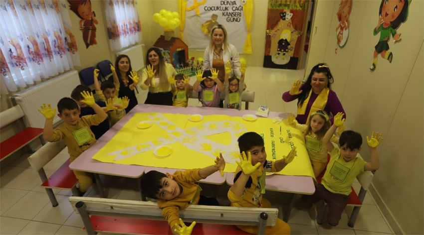 Kreşli Öğrencilerden kanserli çocuklara sarı destek