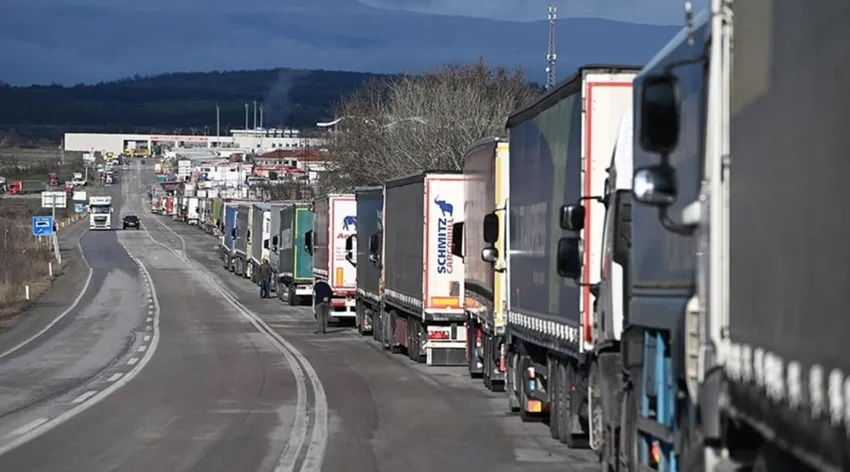 Hamzabeyli'de 15 kilometrelik tır kuyruğu oluştu