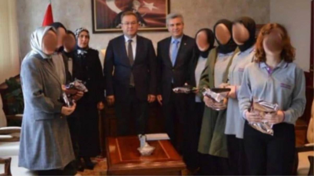 Derince İlçe Milli Eğitim Müdürlüğü, kız öğrencilerin yüzlerini sansürledi