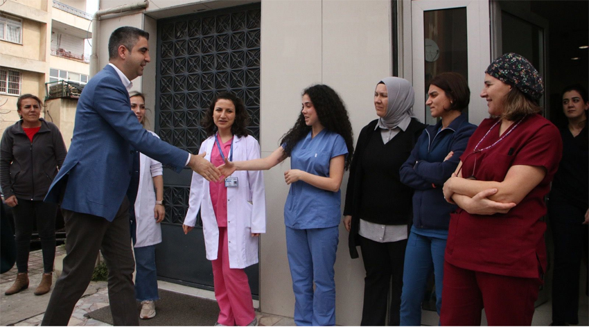 Gökhan Yüksel Tıp bayramı dolayısıyla sağlık çalışanlarını ziyaret etti