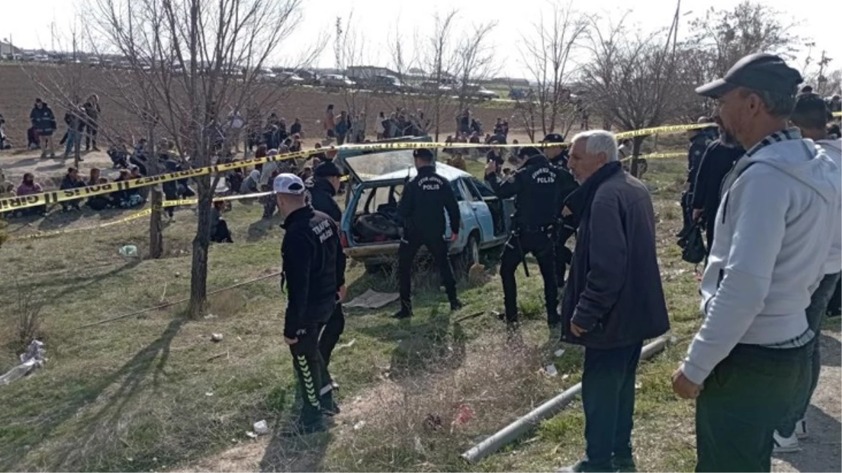 Konya'da otomobilin otobüs durağına daldı: 3 ölü