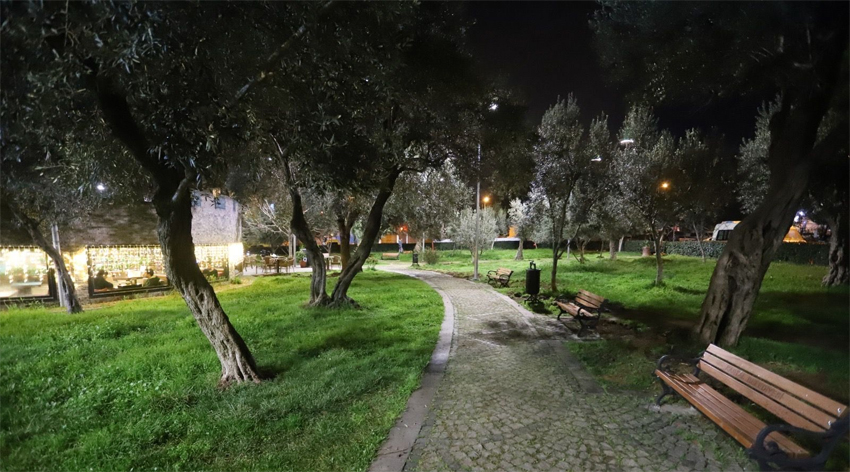 Yenilenen aydınlatmalarla Kartal’ın parkları daha güzel