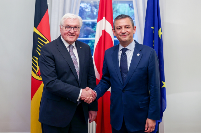 CHP lideri Özel’in almancasına Steinmeier'den övgü!