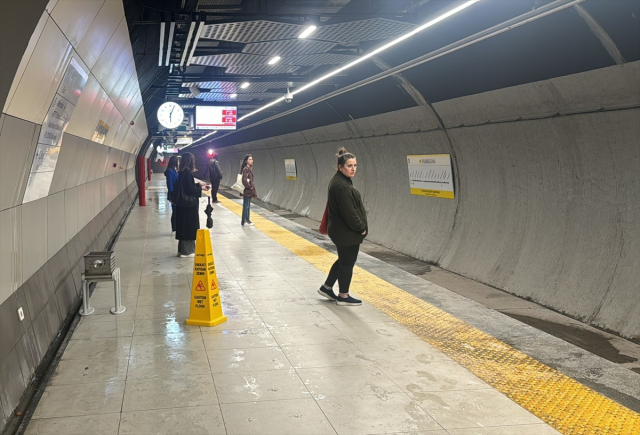 İstanbul'da Yenibosna metro istasyonunu su bastı