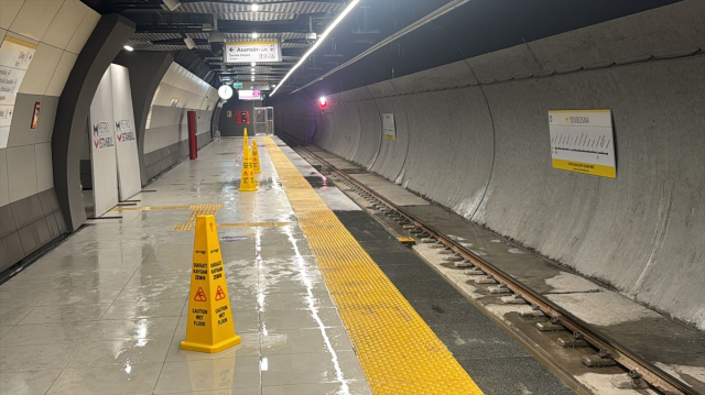 İstanbul'da Yenibosna metro istasyonunu su bastı