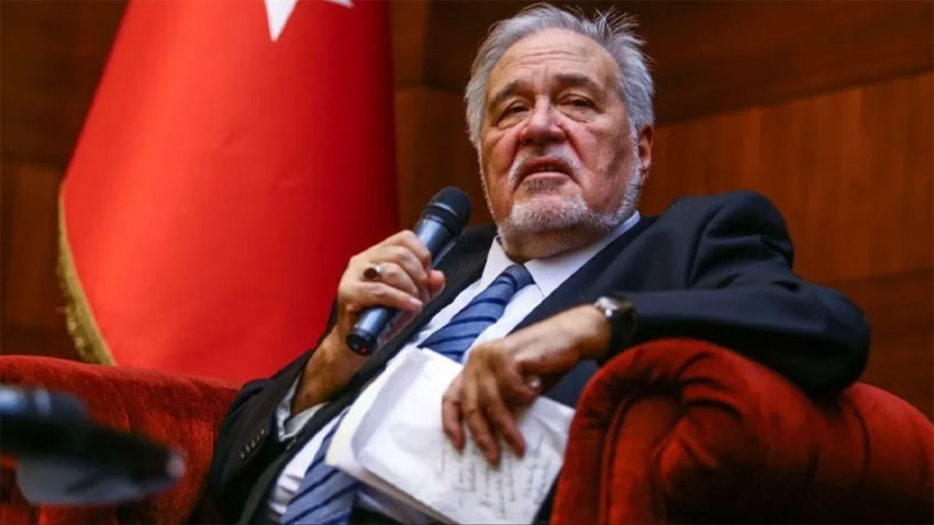İlber Ortaylı THY uçağında rahatsızlandı!