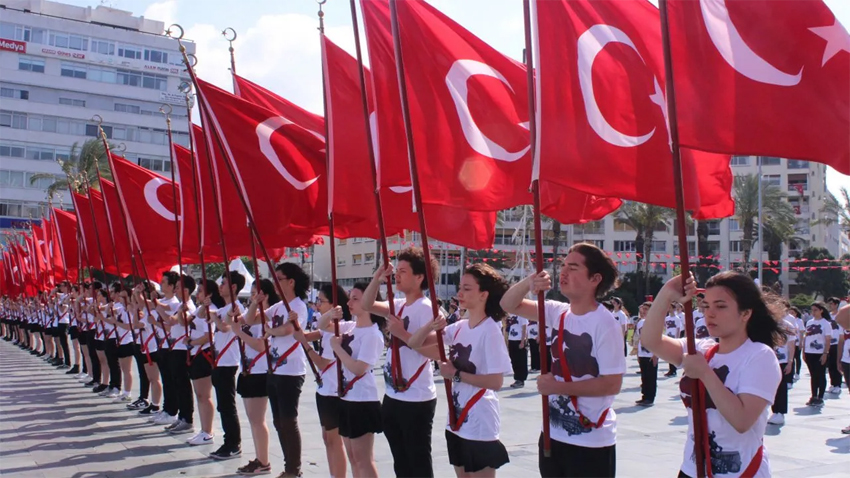 Pazartesi günü okullar tatil mi?