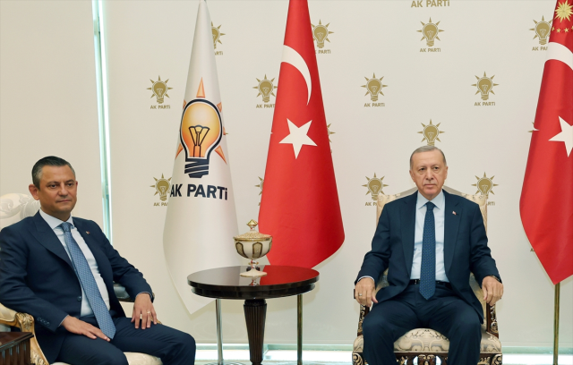 Özgür Özel ve  Cumhurbaşkanı Erdoğan'ın hediyeleri şaşırttı!