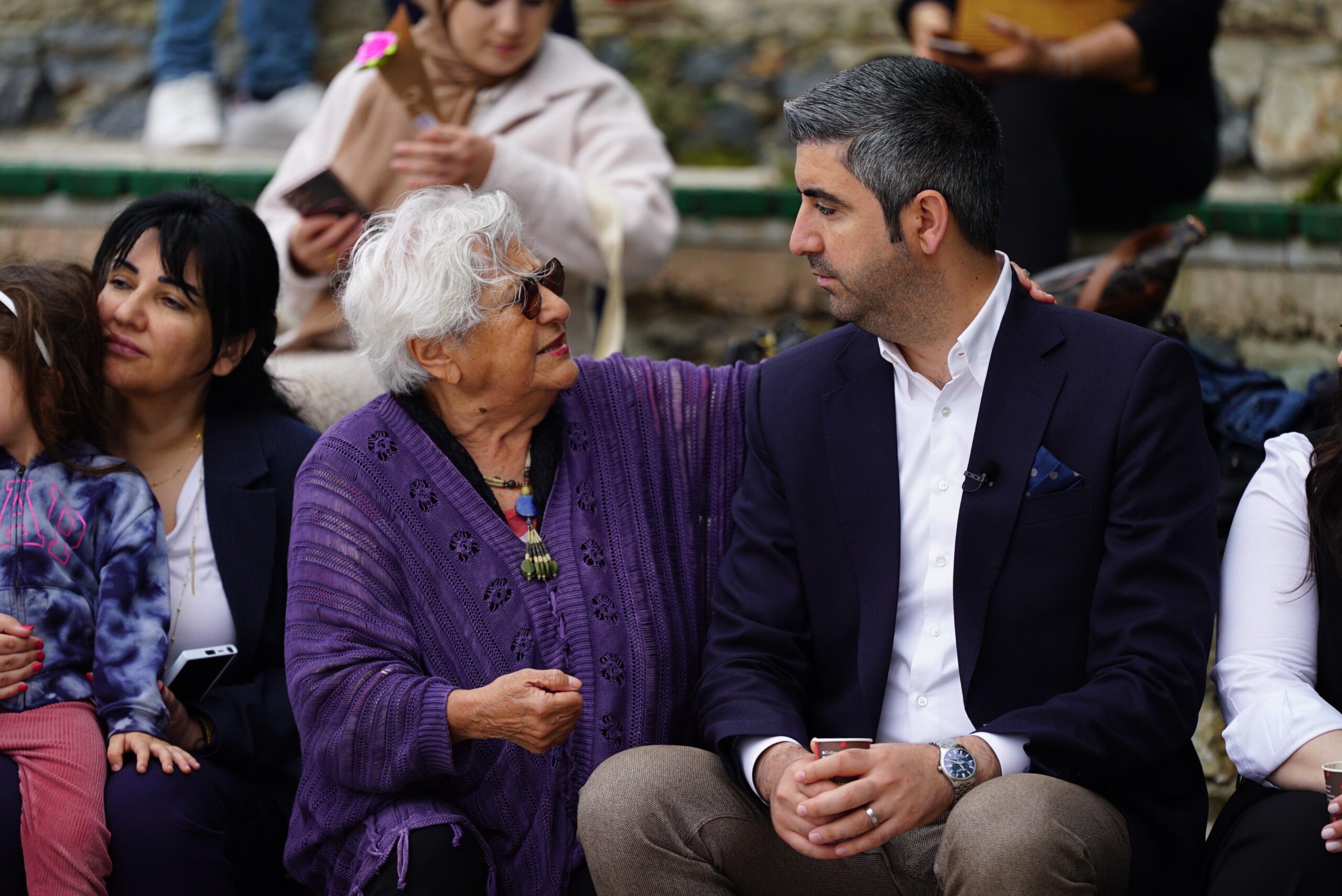 Gökhan Yüksel  kreş öğrencilerinin anneleriyle bir araya geldi