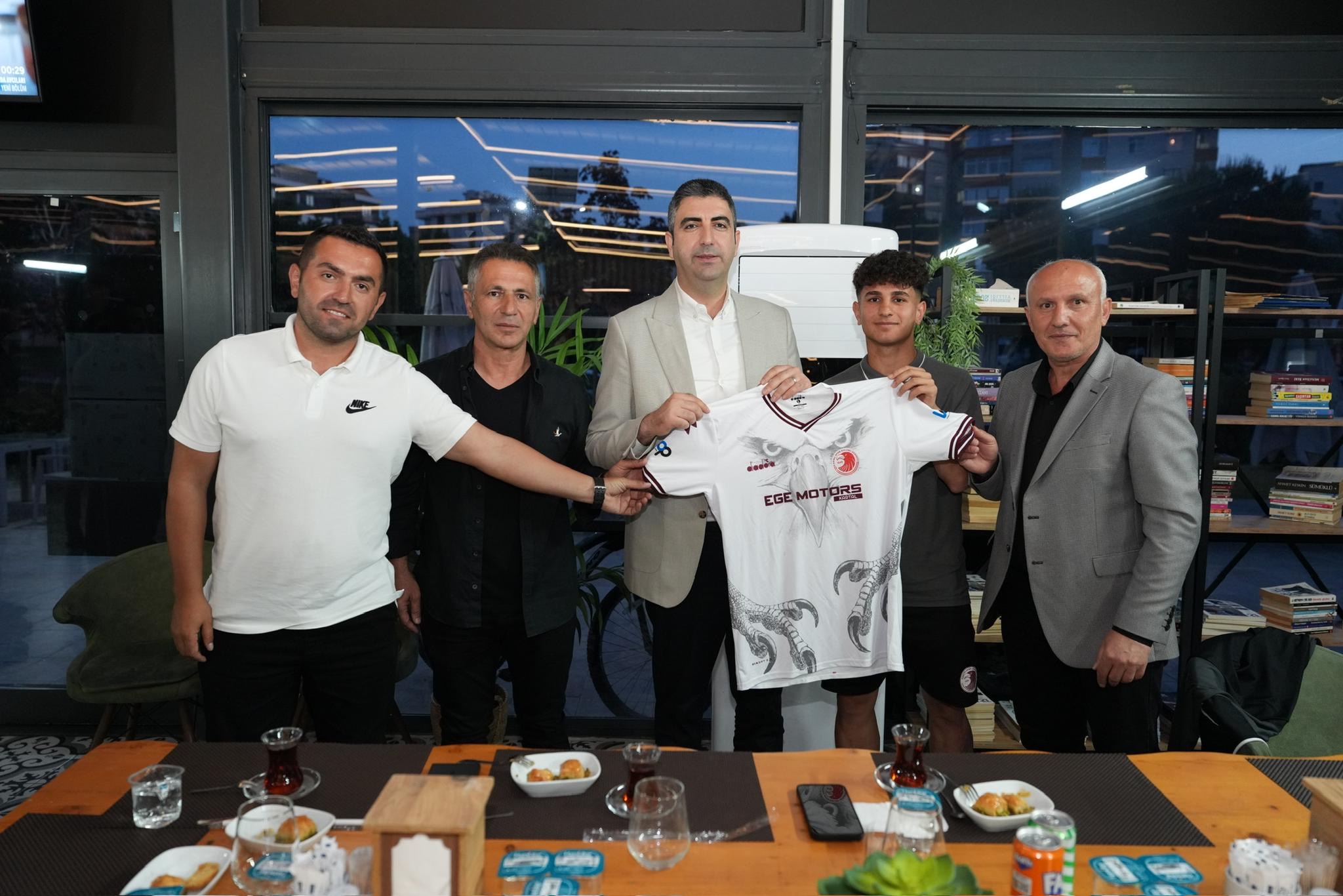 Başkan Yüksel şampiyon sporcular ile buluştu