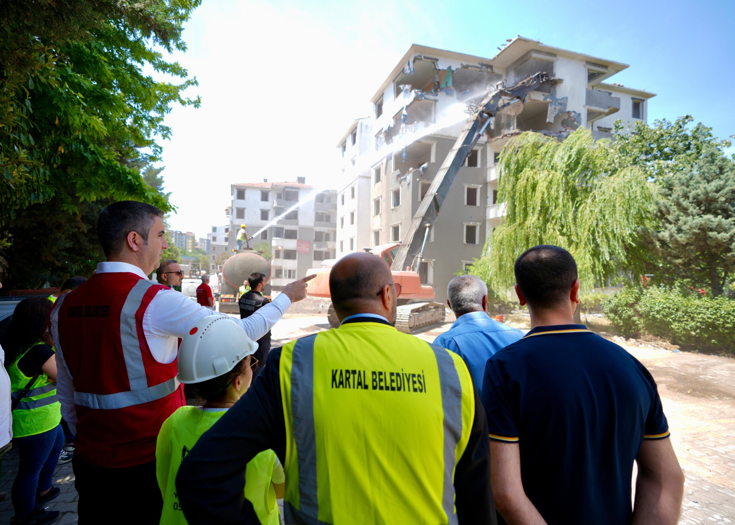 Kartal Belediyesi riskli konutların yıkımına devam ediyor