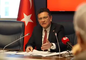 Atay Uslu kimdir?